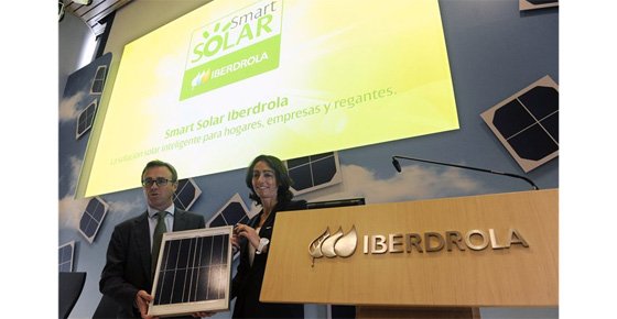 Aitor Moso, director comercial de Iberdrola, y Raquel Blanco, directora de Eficiencia y Servicios Energéticos.