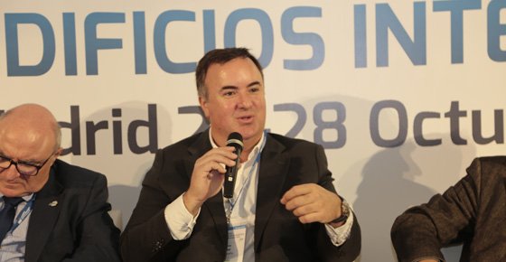 Álvaro Mallol, presidente de KNX España, durante su intervención en la mesa de debate.