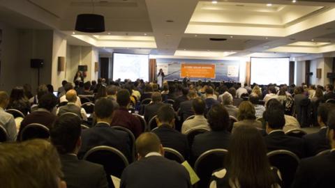 Unas 300 personas asistieron al II Foro Solar Español, celebrado en Madrid.