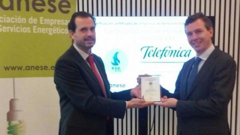 Rafael Herrero (izda.), presidente de ANESE, y Pablo Del Casar, responsable de Eficiencia Energética. m2m de Telefónica.