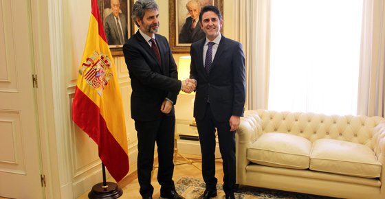 De izda. a dcha.: Carlos Lesmes, presidente del CGPJ, y José Antonio Galdón, presidente del COGITI, en una reunión del año pasado.