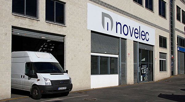 Punto de venta de Novelec Electric, una de las firmas integradas en el grupo Noria Logística, en Mataró (Barcelona).