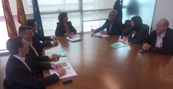 Reunión de los representantes de FIECOV, que lideran el comité de Autoconsumo de FENIE, con Julia Company, directora general de Industria de la Generalitat Valenciana.