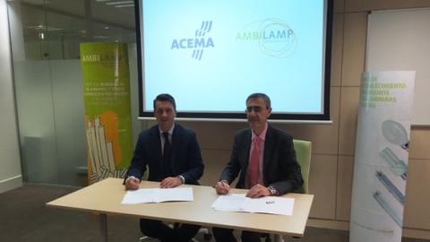 José Manuel Fernández, presidente de ACEMA (izda.), junto a Juan Carlos Enrique, director general de Ambilamp (dcha.).
