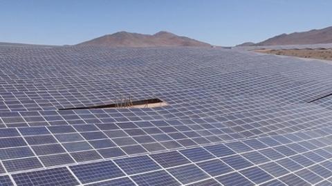 La nueva capacidad fotovoltaica instalada en España en 2016 representa el 0,07% de lo instalado en el mundo (foto Acciona Energía).