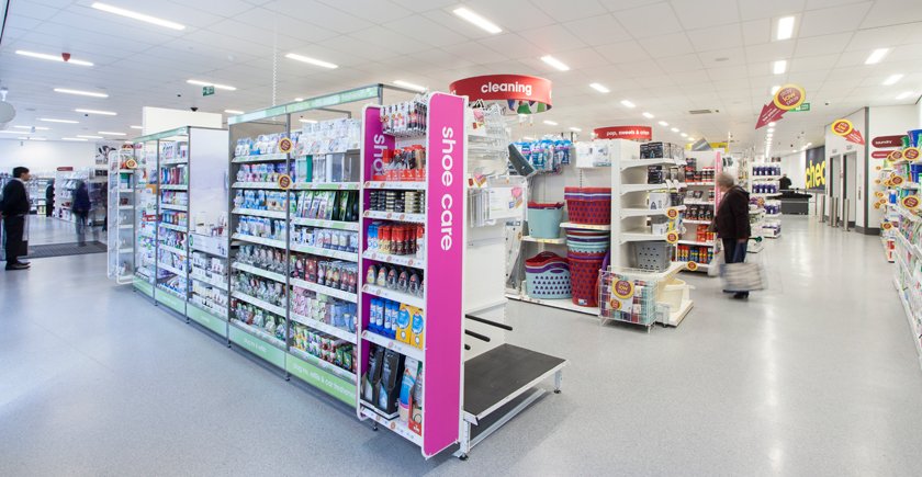 La cadena de supermercados británica Wilko (imagen de una tienda) es un ejemplo de servicio integral al cliente, que realiza Zumtobel.