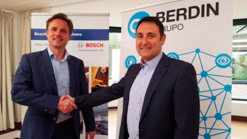 De izda. a dcha.: Jeroen Dickhoff, director general de Bosch Security Systems en Iberia, y Xabier Ostolaza, director comercial de Berdin Grupo.