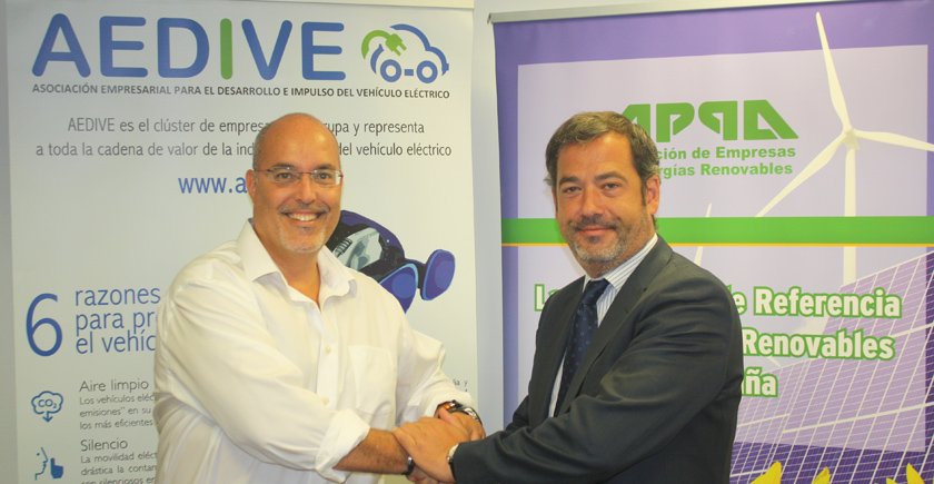 Arturo Pérez de Lucia (izda.), director gerente de AEDIVE, junto a José María González Moya, director general de APPA Renovables.