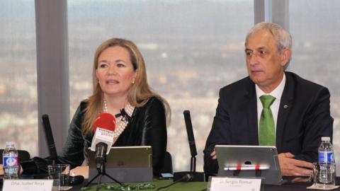 Isabel Reija, directora general de Feníe Energía, y Sergio Pomar, presidente, en la presentación de resultados.