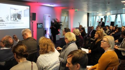 Cerca de 100 periodistas europeos asistieron a la conferencia de ABB en Frankfurt.