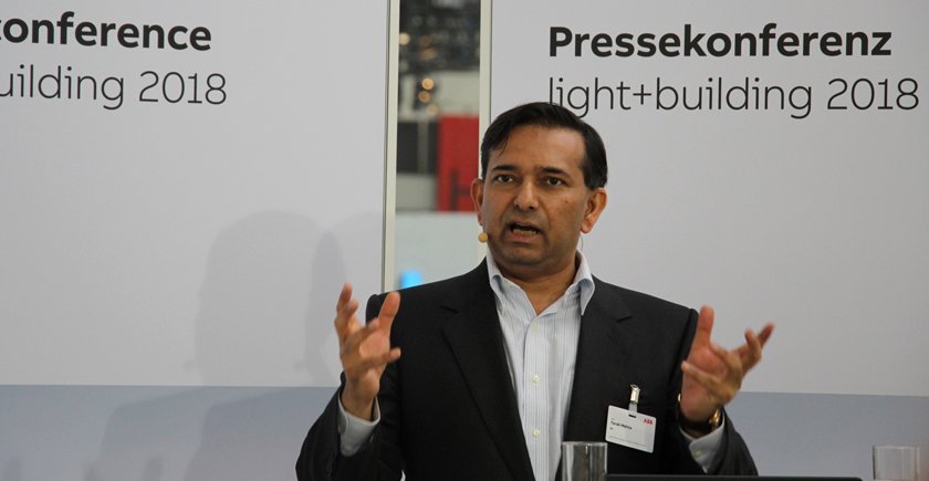 Tarak Mehta, presidente de la división Electrification Products de ABB, durante la rueda de prensa.