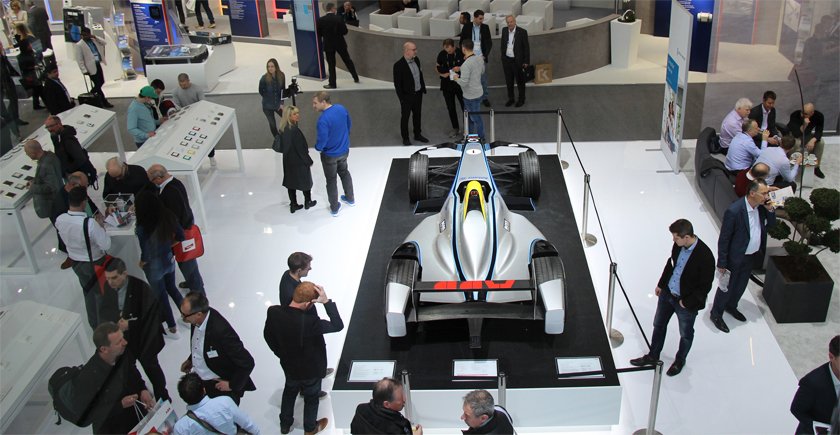 Stand de 1.400 metros cuadrados de ABB en Light + Building, con un prototipo de Fórmula E, que patrocina la compañía.