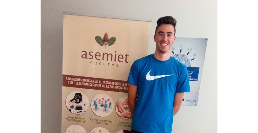 Cristian Abril, alumno vencedor en el concurso de ASEMIET (Cáceres).