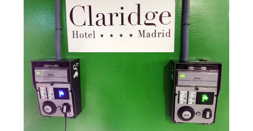 Puntos de recarga de Simon en el Hotel Claridge de Madrid.