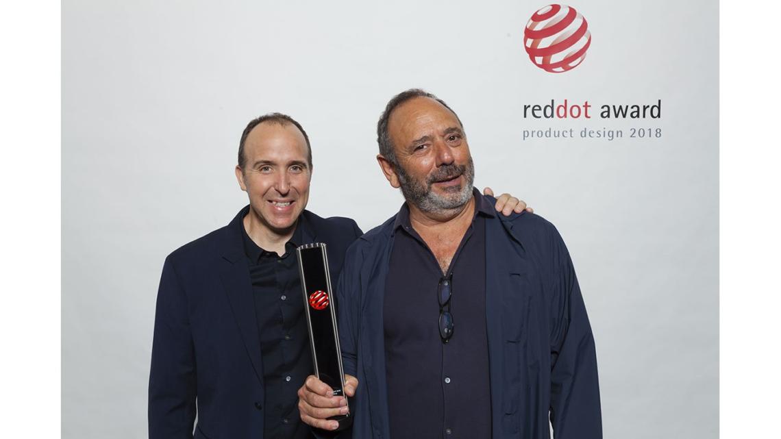 Salvi Plaja, director de diseño del Grupo Simon con el interiorista y diseñador industrial Antoni Arola.