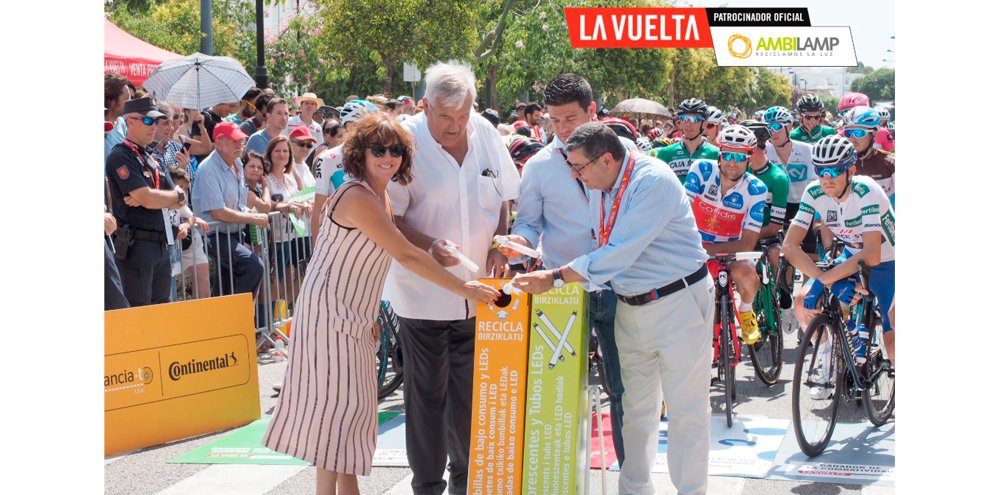 Presencia de autoridades en la etapa que comenzaba en Vélez-Málaga.