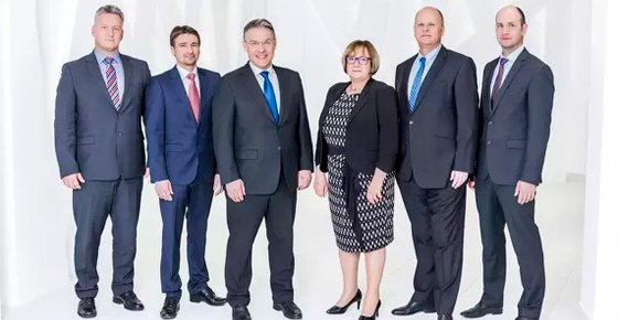 Equipo directivo de Tungsram Group, con  Joerg Bauer, presidente y CEO (en el centro).