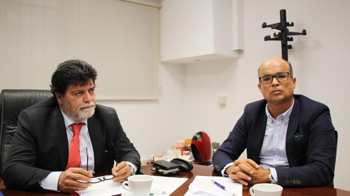 Ángel Bonet (izda.), presidente de APIEM, junto a Ismael Costero, asesor jurídico de la asociación.