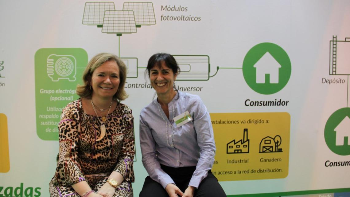 Isabel Reija, directora general de Feníe Energía, y Paula Román, directora de desarrollo comercial, durante la presentación de esta propuesta en MATELEC.