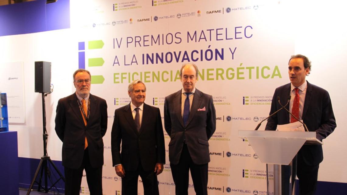 Santiago Díez (dcha.), director comercial de MATELEC, junto a los representantes de las asociaciones sectoriales.