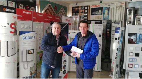 Electro Idella (Alicante) entregó el premio al ganador de la convocatorio del mes de enero.