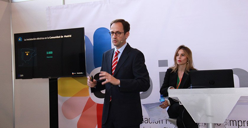 Fede de Gispert, director de Alianzas y Relaciones Institucionales de Telematel, y Inma Ramírez,  responsable de comunicación de APIEM, en el acto de presentación del informe.