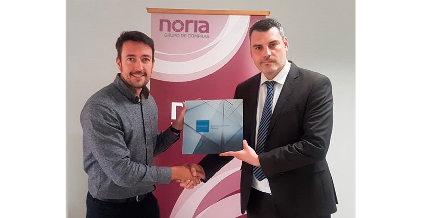 Andrés García (izda.), director de ventas de Corning Sur Europa, y Ferrán García Vilalta, jefe de producto Telecom de Grupo Noria.