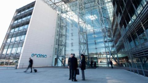 Vista parcial de la fachada de la sede central de Endesa en Madrid.