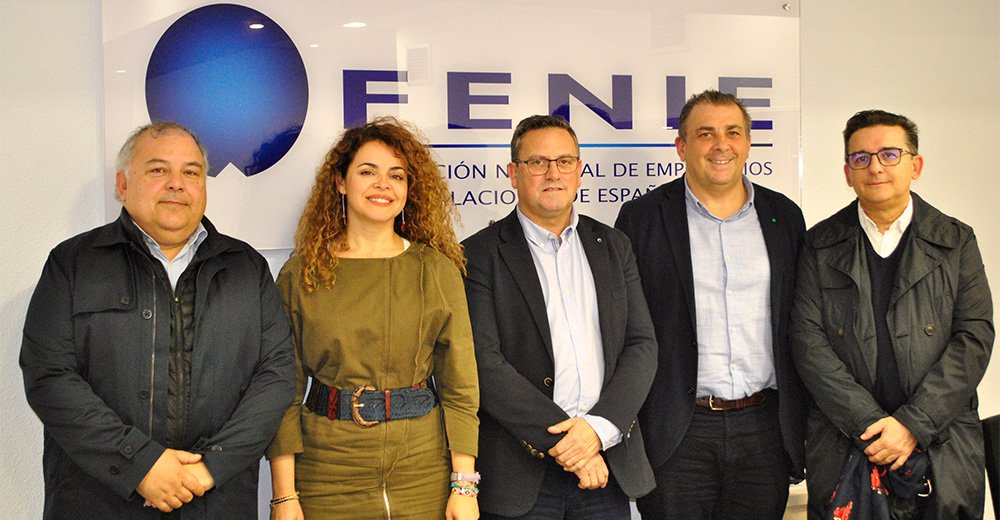Miguel Ángel Gómez (centro), nuevo presidente de FENIE, junto a los miembros elegidos del el comité ejecutivo de la Federación.