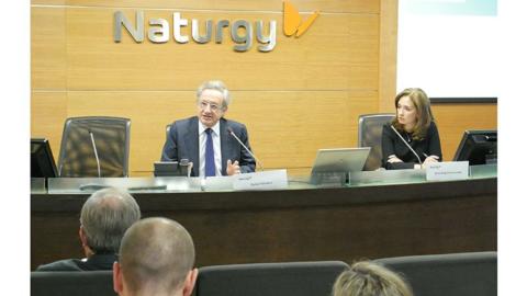 De izquierda a derecha, Rafael Villaseca, presidente de la Fundación Naturgy, y María Eugenia Coronado, directora general de la Fundación Naturgy.