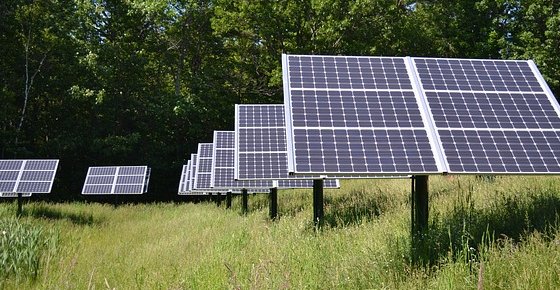 la CNMC considera que se deben revisar los porcentajes trimestrales de las horas equivalentes de funcionamiento de la tecnología fotovoltaica.
