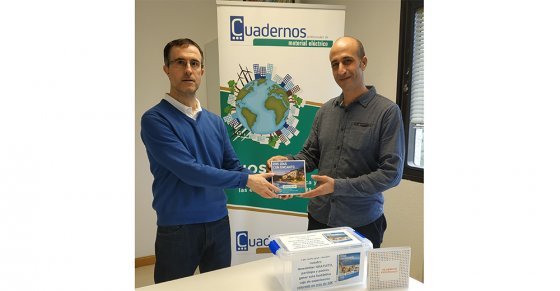 Roberto Almagro (derecha) con Miguel Ángel Jiménez, director de Cuadernos de Material Eléctrico.