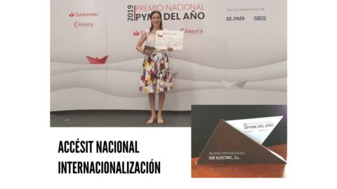 Raquel Montañés, directora general de IDE Electric, recibiendo el premio.
