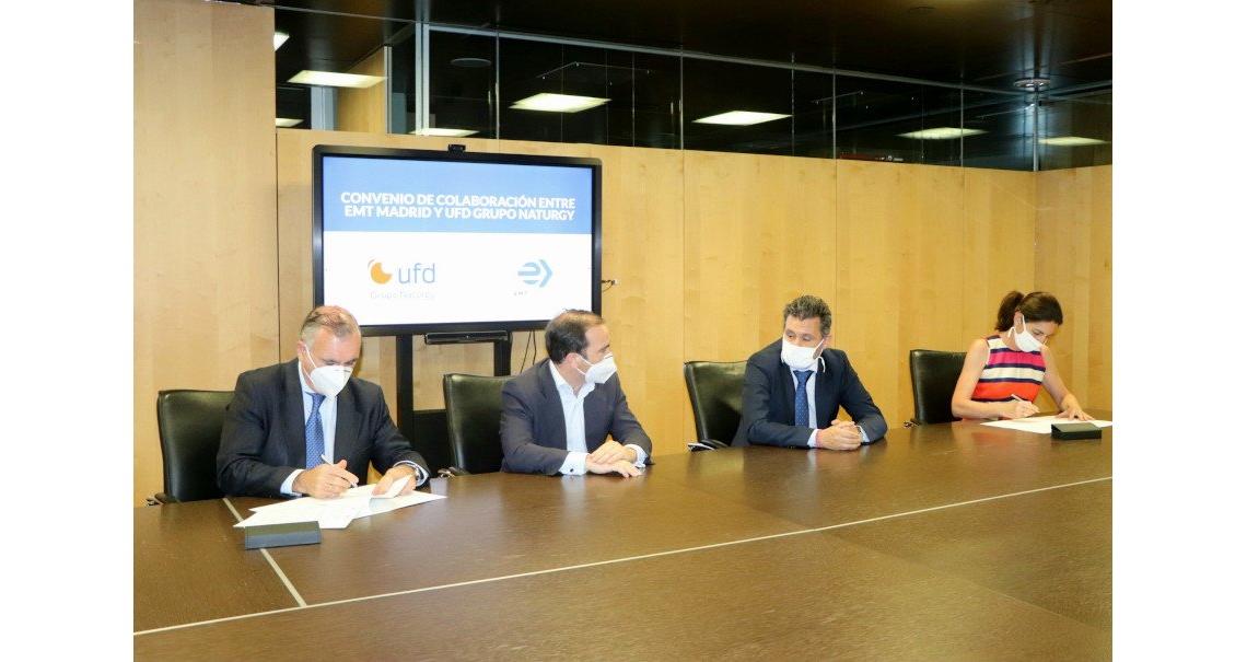 Firma del convenio entre la Empresa Municipal de Transportes de Madrid (EMT) y la compañía distribuidora eléctrica del Grupo Naturgy (UFD).
