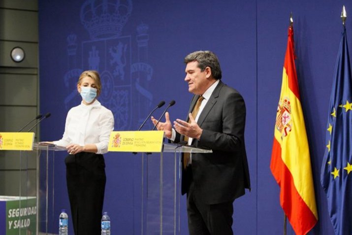 José Luis Escrivá, ministro de Inclusión, Seguridad Social y Migraciones, junto a la ministra de Trabajo y Economía Social, Yolanda Díaz.