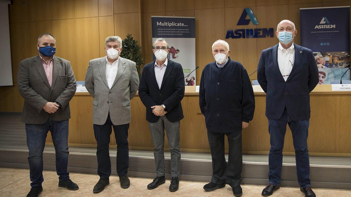 De izquierda a derecha: Jordi Llabrés, vicerrector de la UIB; Miquel Arbona, presidente de ABTECIR; Juan Pedro Yllanes, consejero de Transición Energética del Gobierno Balear; Andreu Arbona, presidente de INFOCAL; y Carlos Moyà, presidente de ASINEM.