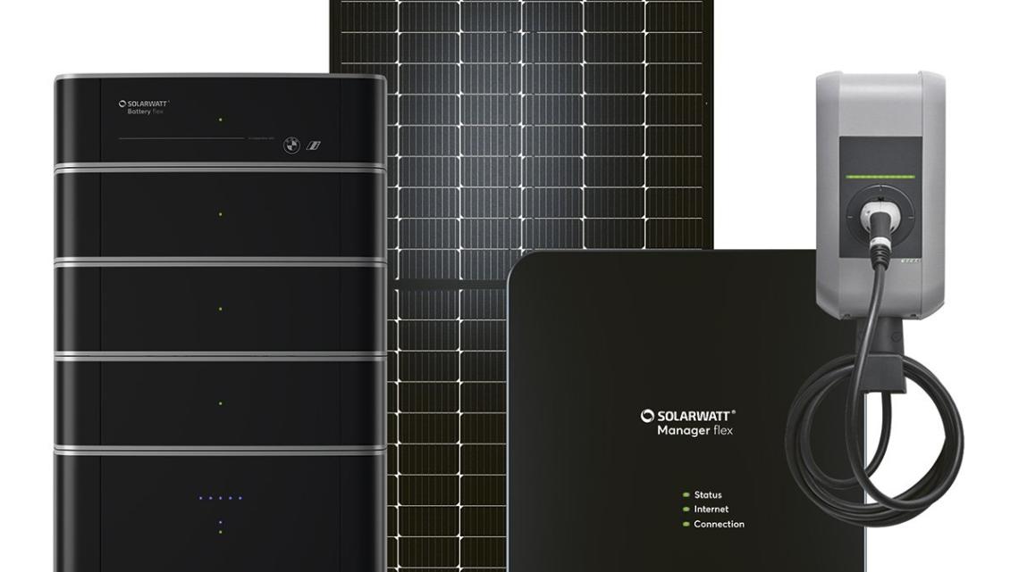 Ecosistema Solarwatt: paneles solares, Battery flex, gestor Manager flex y la conexión con la carga de vehículos eléctricos.