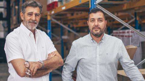 De izda. a dcha.: Luis Ramos, director general de Alverlamp, y Diego Alberola, CEO de la compañía.