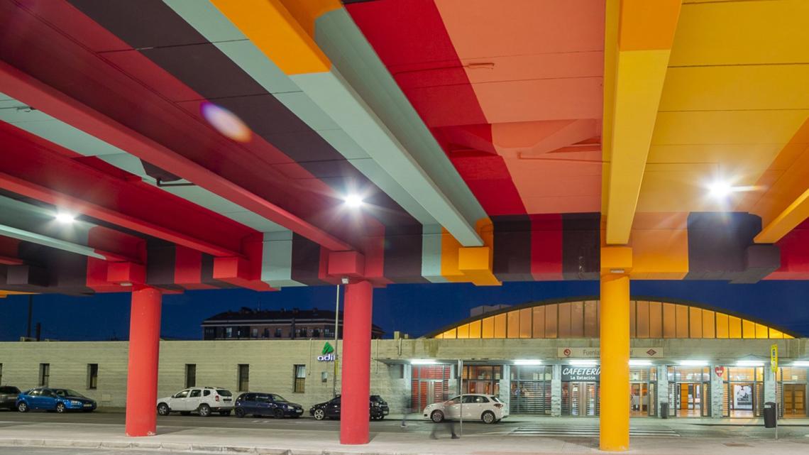 Detalle de la nueva iluminación implementada por Schréder en el parking de Fuenlabrada.