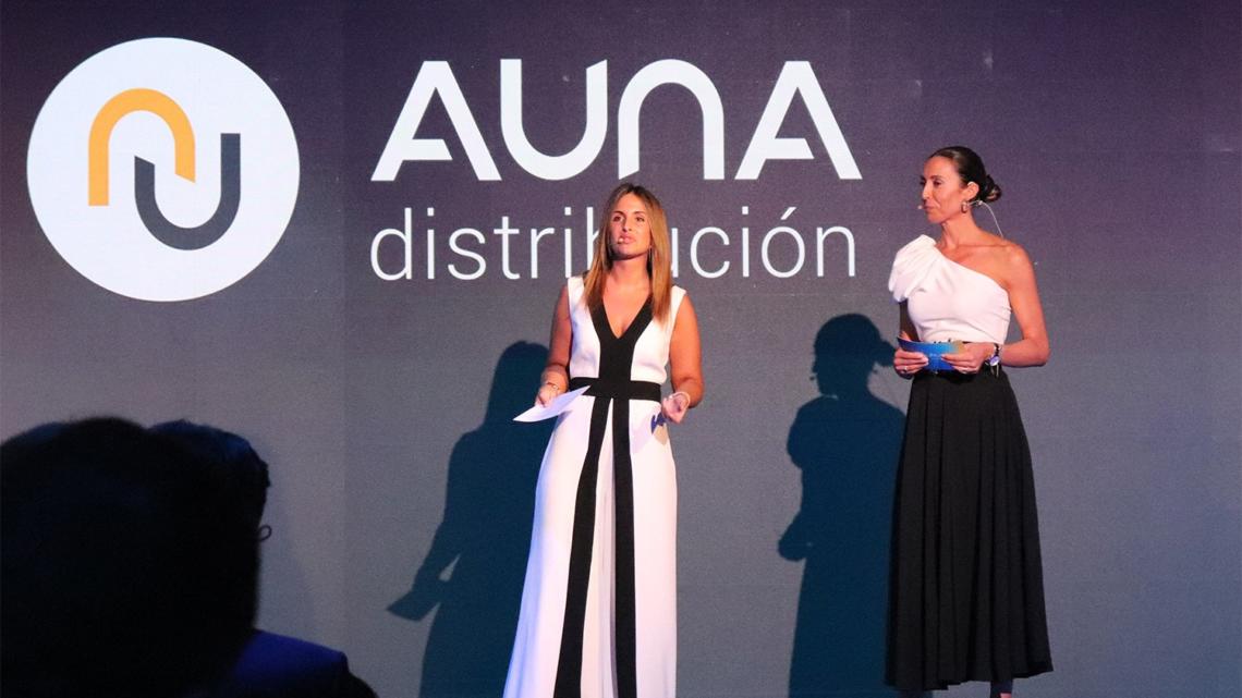 Nerea Orduña y Mariana Barrado, responsables de marketing de las áreas de Fontanería, Clima y Calefacción, y de Electricidad, respectivamente, ejercieron de conductoras del evento.