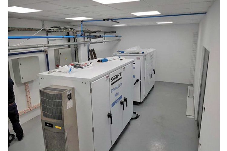 Sistema de almacenamiento SAFT instalado en la fábrica de EXKAL. Fuente: EXKAL.