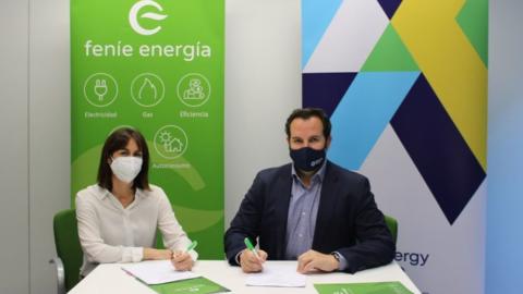 Firma del acuerdo entre Feníe Energía e ID Energy Group.