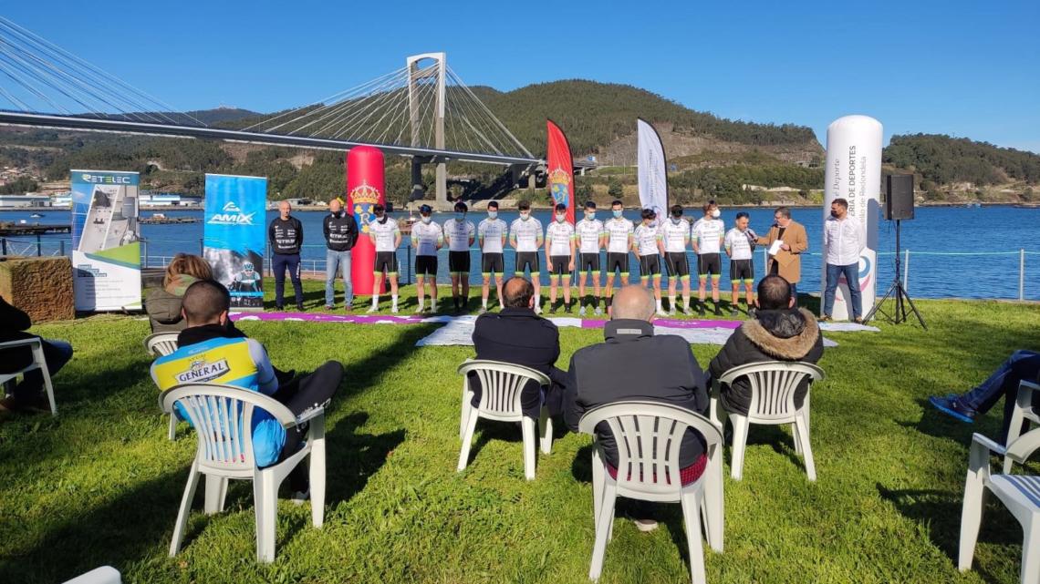 Un instante de la presentación del Retelec Alca Team Cycling Galicia.