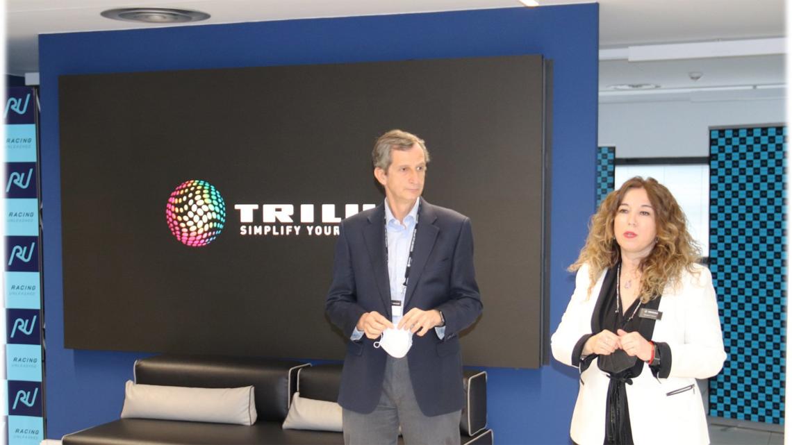 Ignacio Reviriego, director comercial de Trilux Iluminación, y Margaret Sobrón, directora de marketing, en la sesión de apertura del evento.