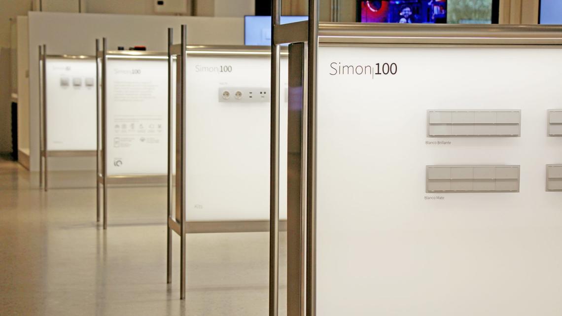 El showroom acoge las principales series de mecanismos de Simon.
