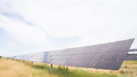 Las plantas fotovoltaicas estarán localizadas en Andalucía, Comunidad Valenciana y Castilla-La Mancha.
