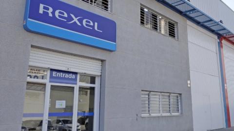 Fachada de las nuevas instalaciones de Rexel en Castellón.
