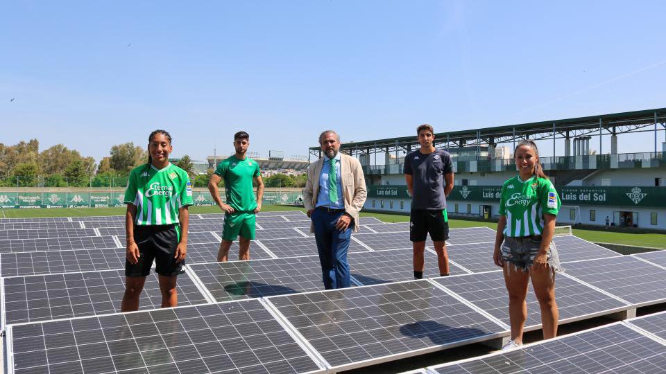 Presentación de la planta solar de la ciudad deportiva del Betis.