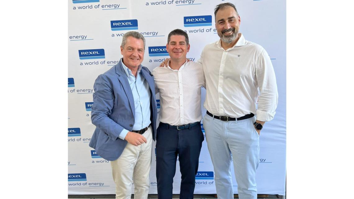 Marc Schoettel, CEO de Rexel, Héctor Ripollés, responsable de la delegación de Castellón, y  David Parra, responsable de zona del distribuidor.