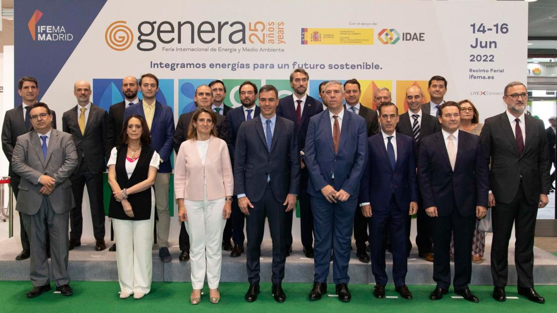 Instantánea de la inauguración de Genera 2022, con Pedro Sánchez y Teresa Ribera, junto a representantes de IFEMA, de asociaciones sectoriales y autoridades institucionales.